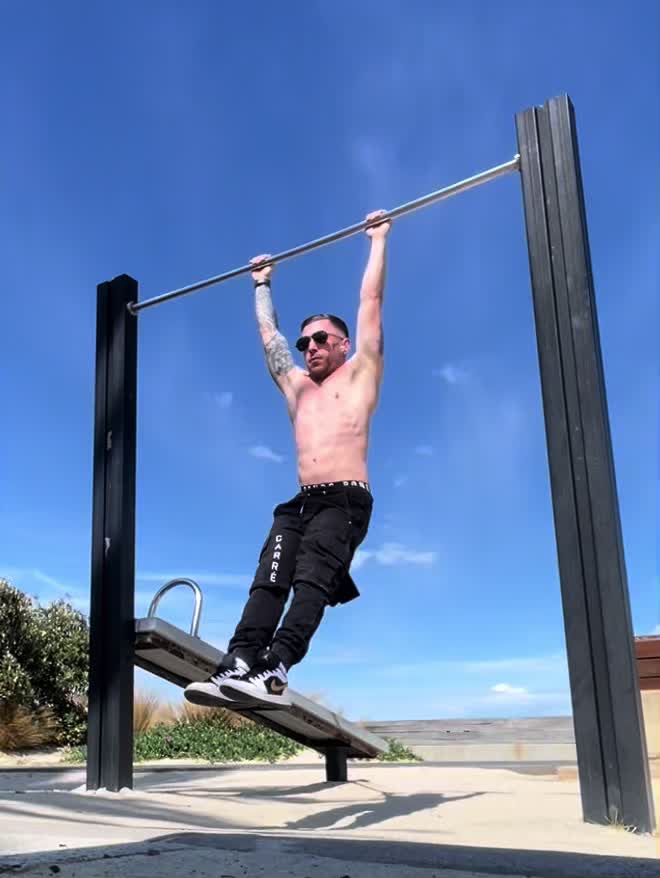 @5FootMike