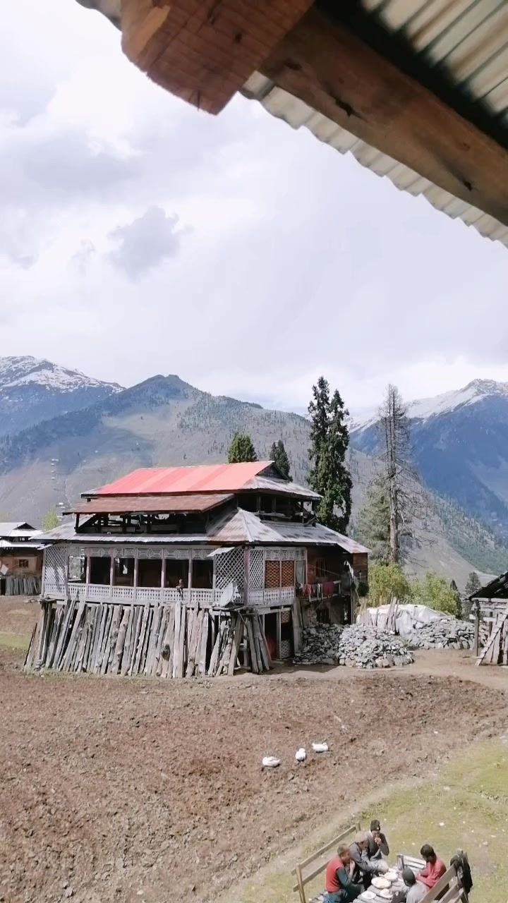@Travel_with_Waqas
