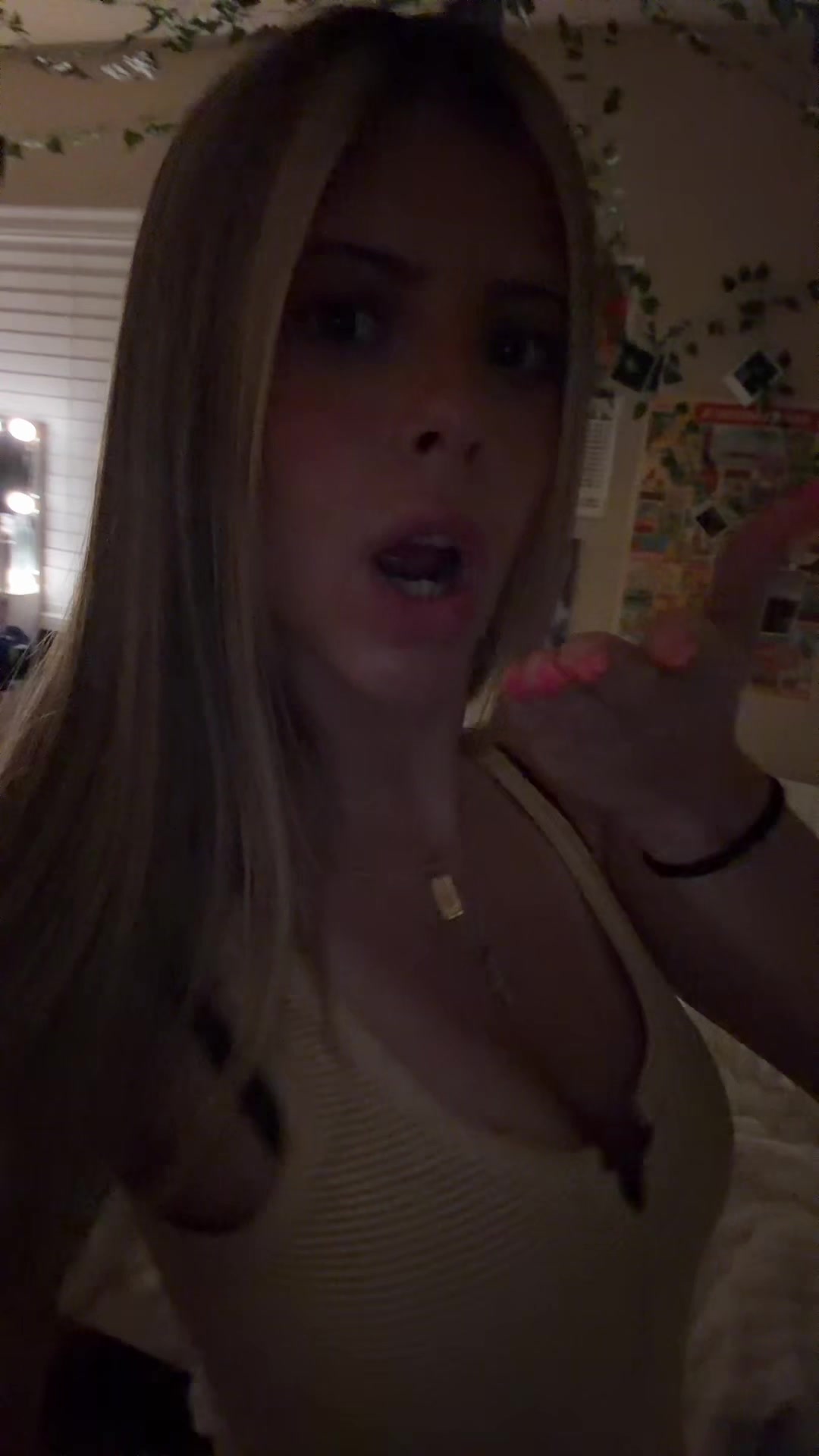 @whothefreakismariaclara