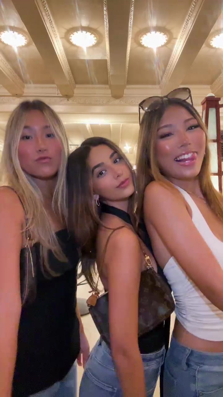 @Bella
