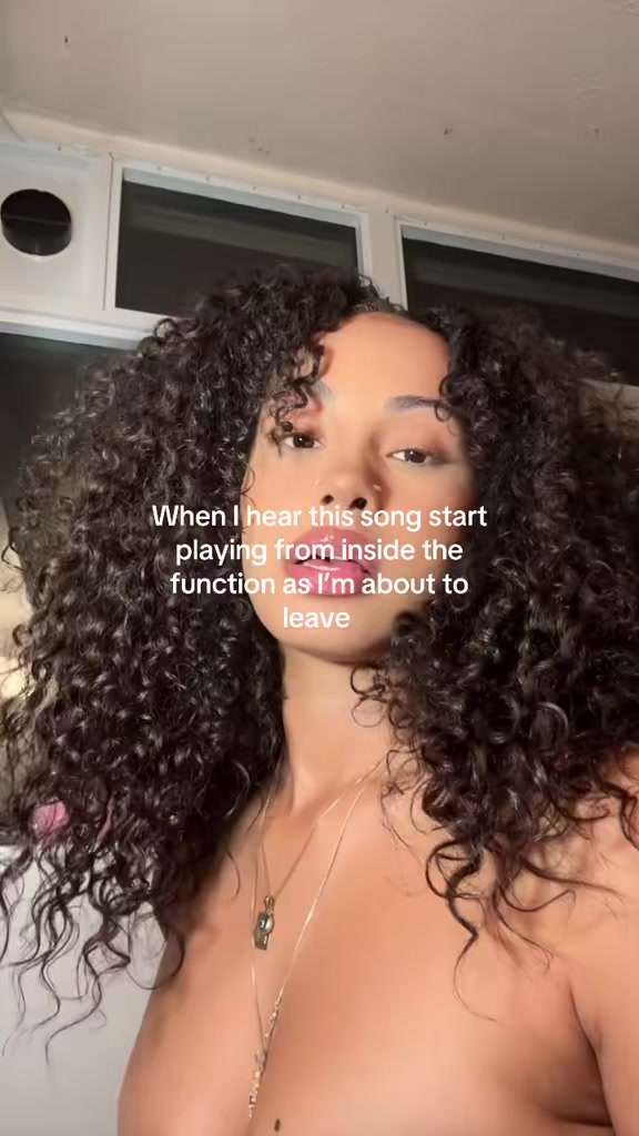 @ELLENIA MIONI