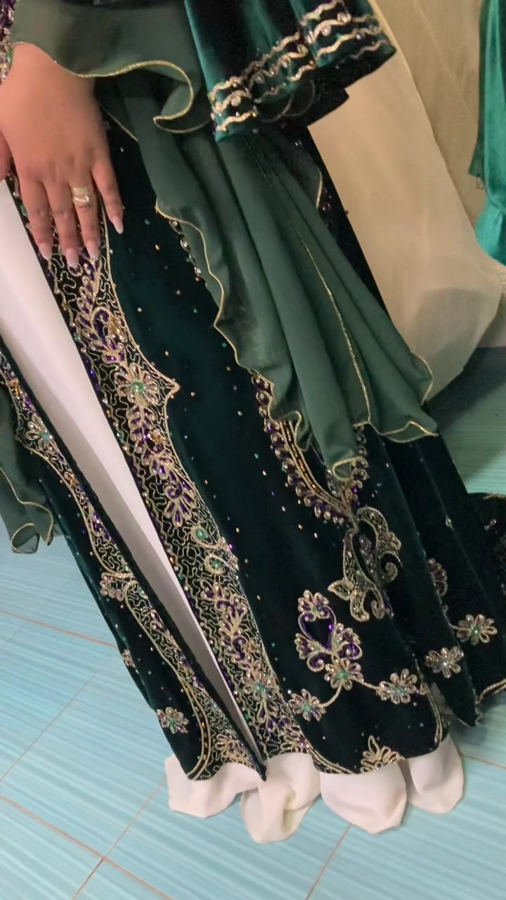@ShOfficial. 👗👔
