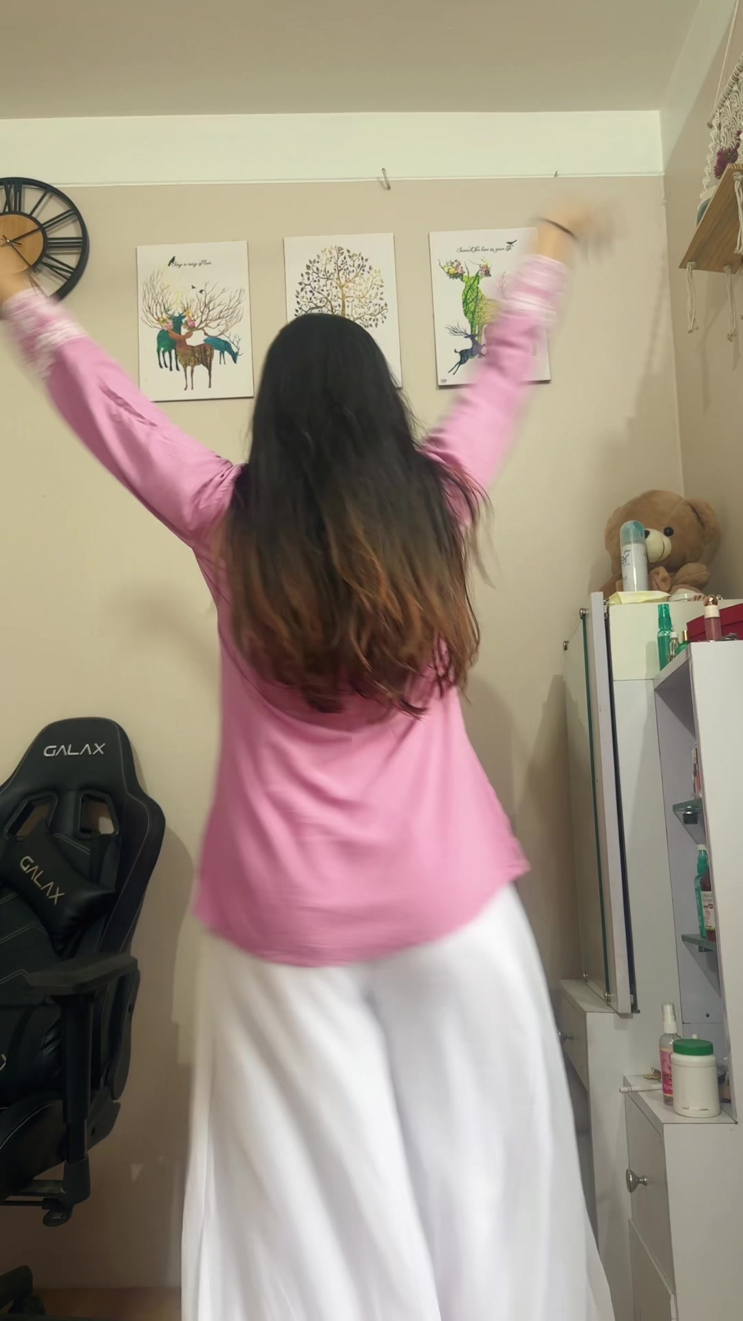 @AKRITI👑