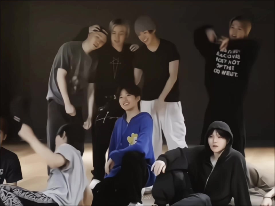 @๐จ๐๐๐ ๐