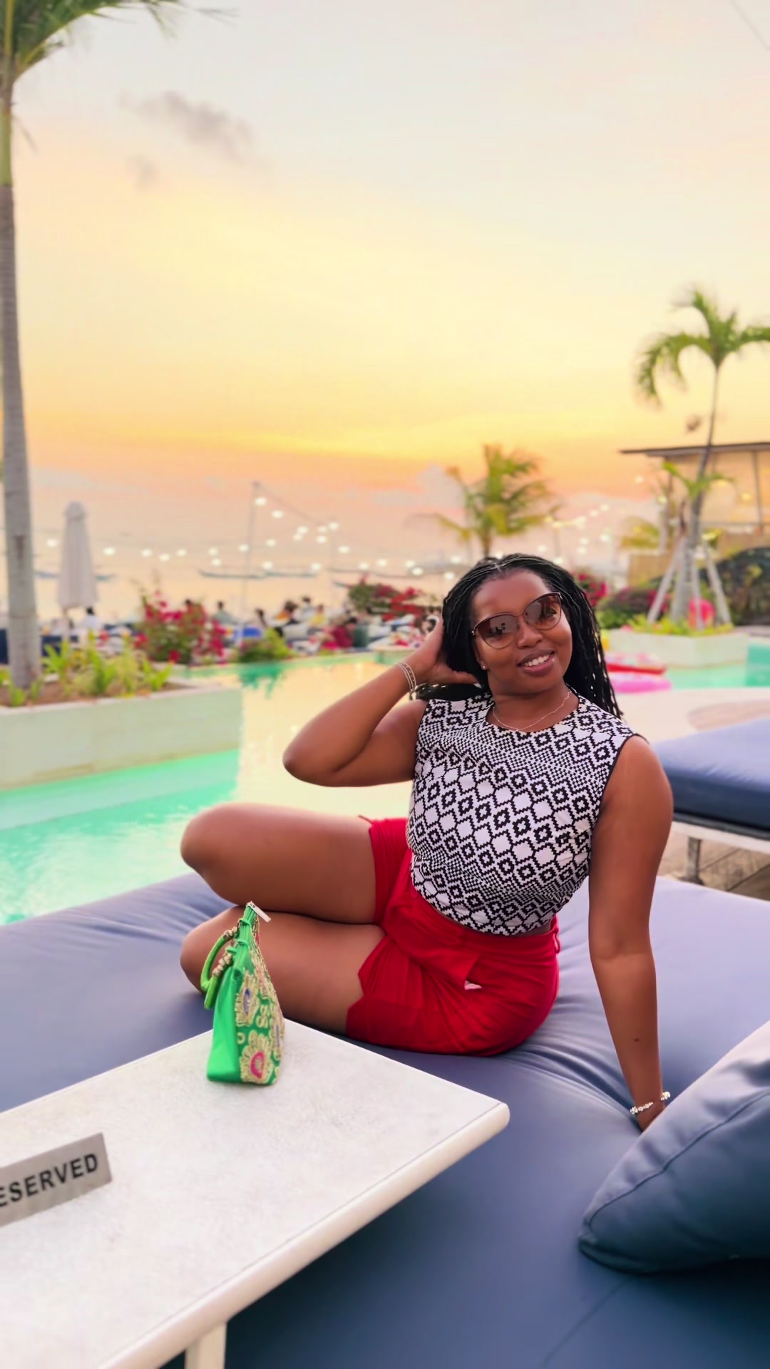 @naomikuria