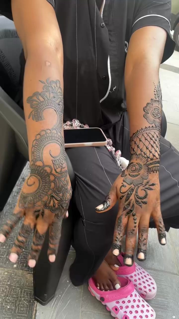 @Raheenahs.Henna