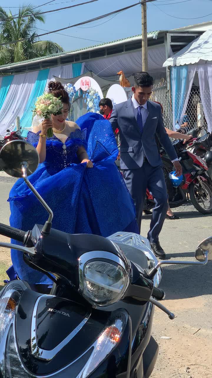 @S&acirc;m Nguyễn s&agrave;i g&ograve;n &aacute;o cưới