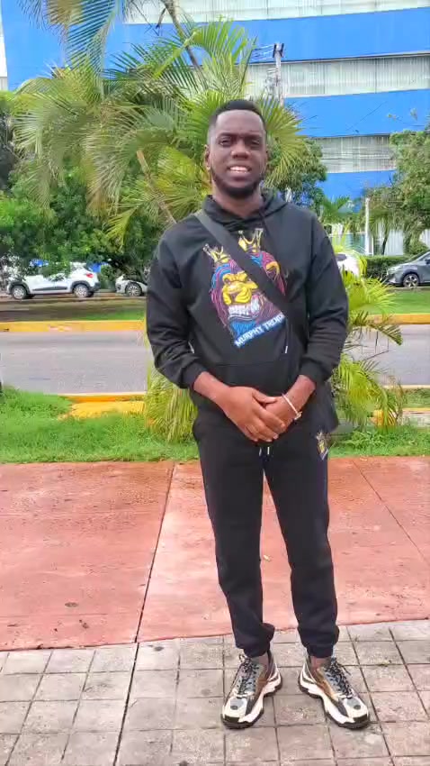 @MurphyTrendz AuthenticApparel