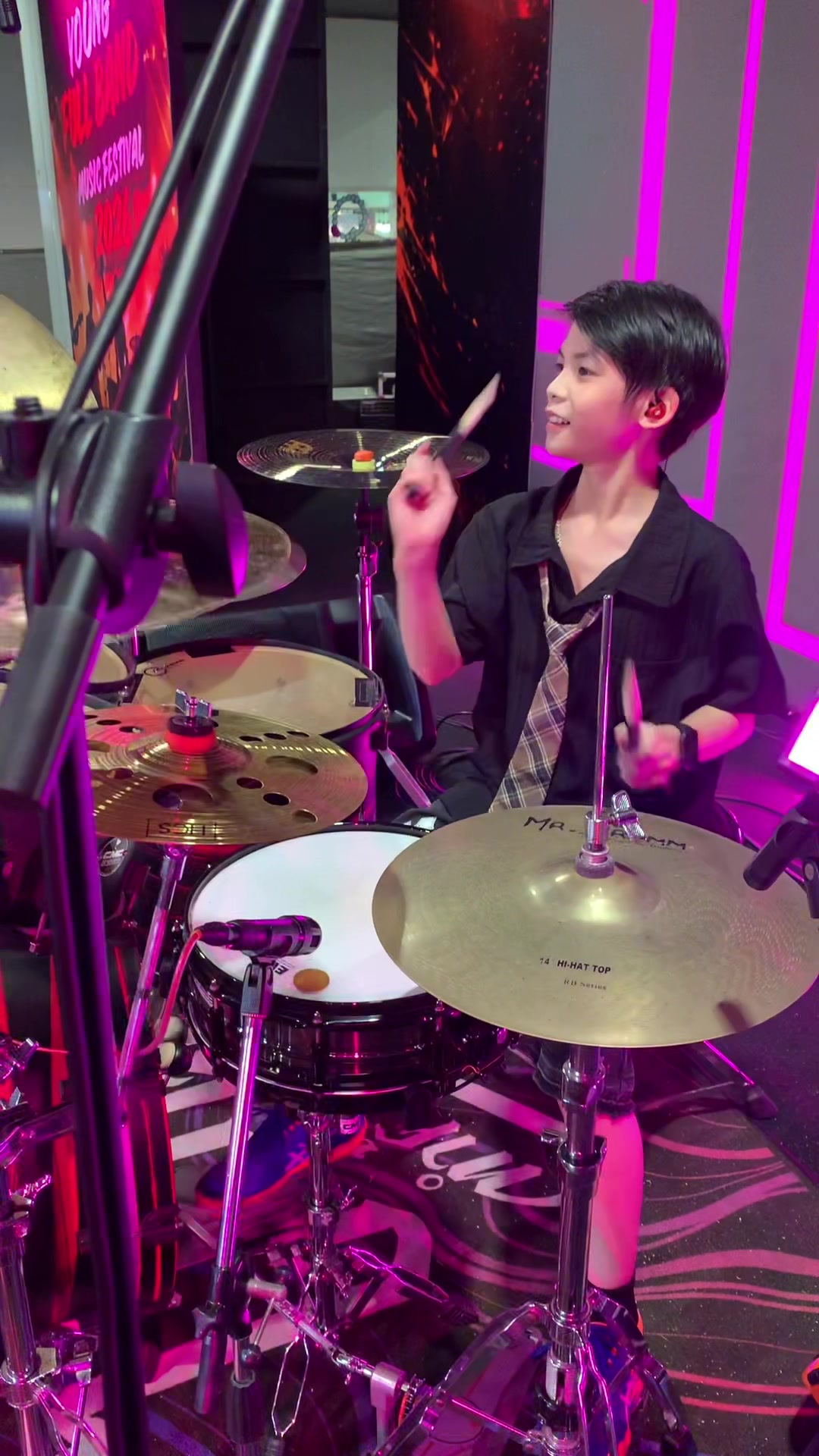 @leoboy_drummer
