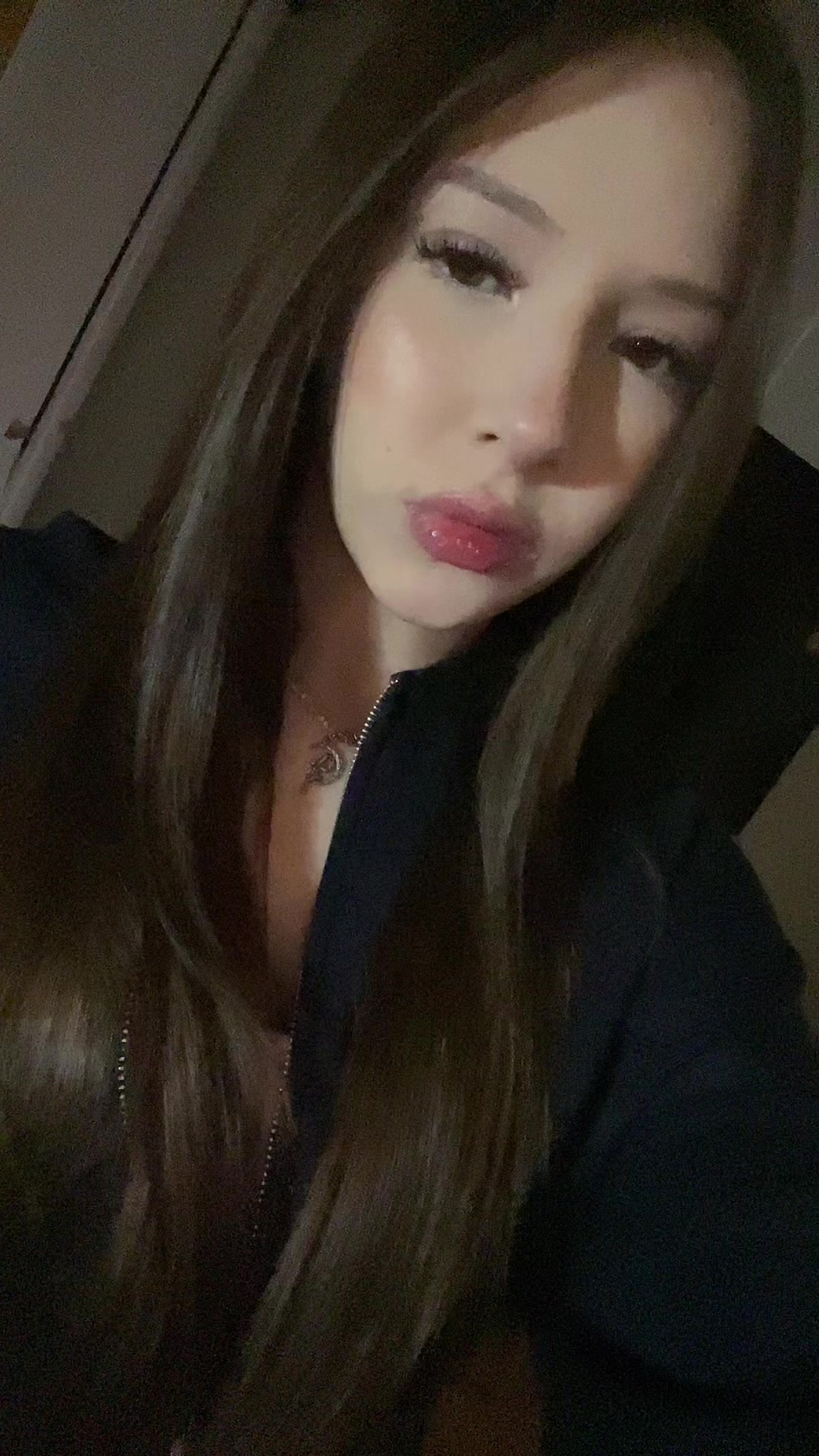@melniqu_