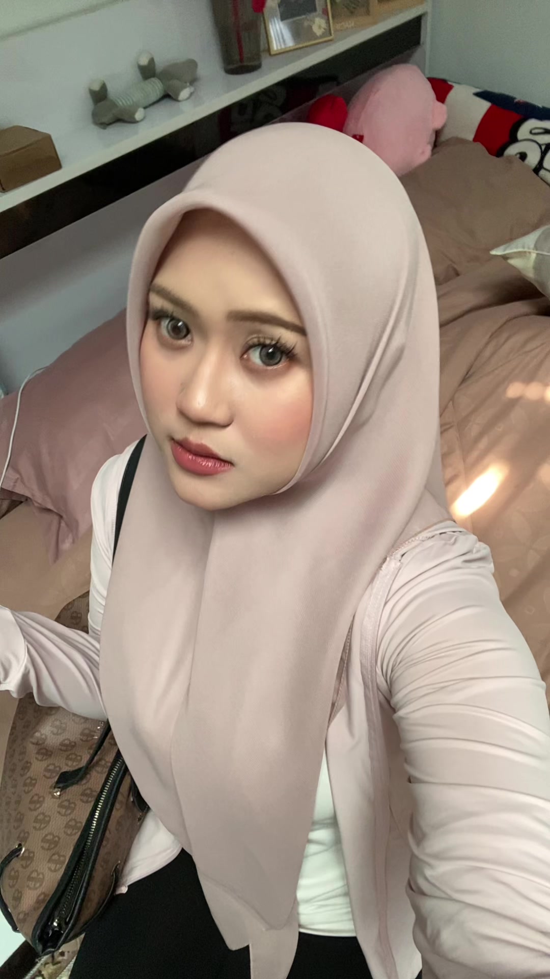 @cindyadiraa