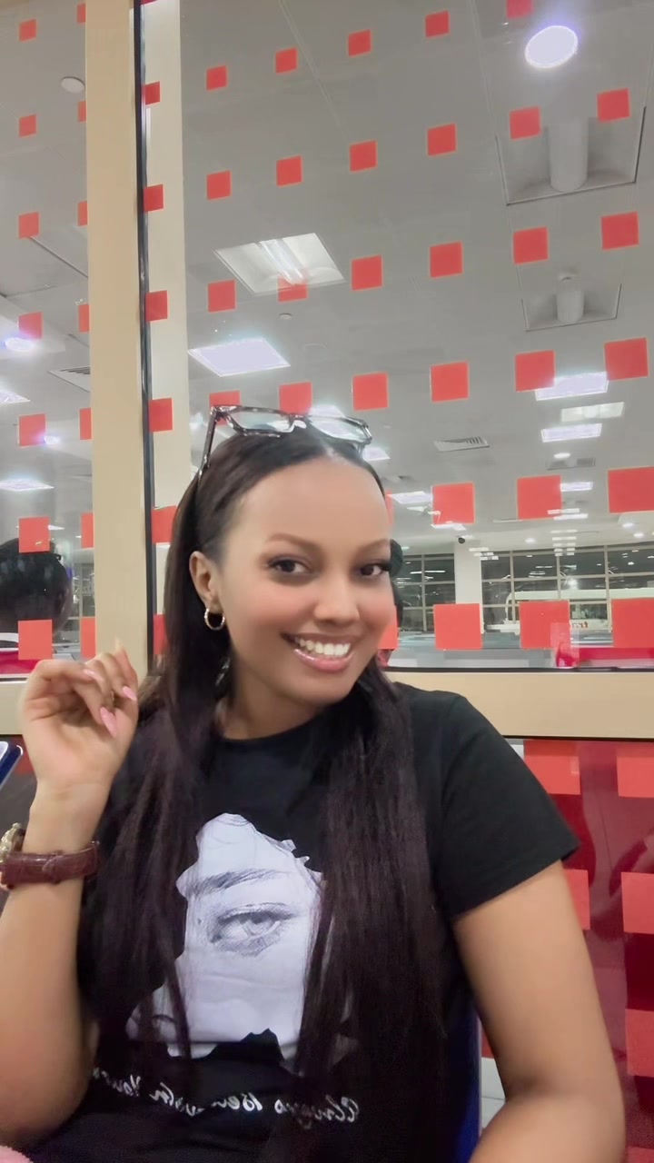 @KELLYNA