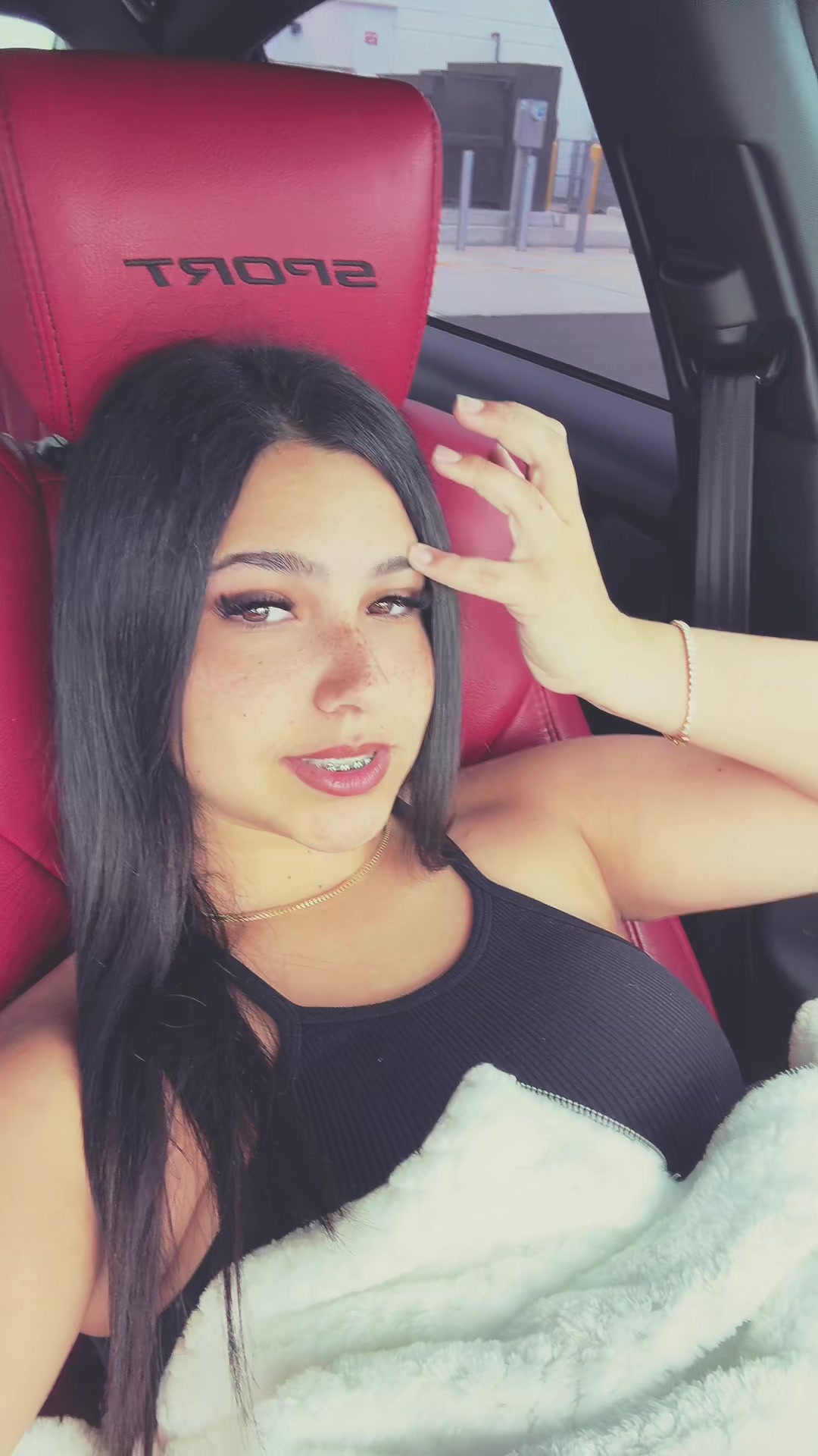 @melanieg._