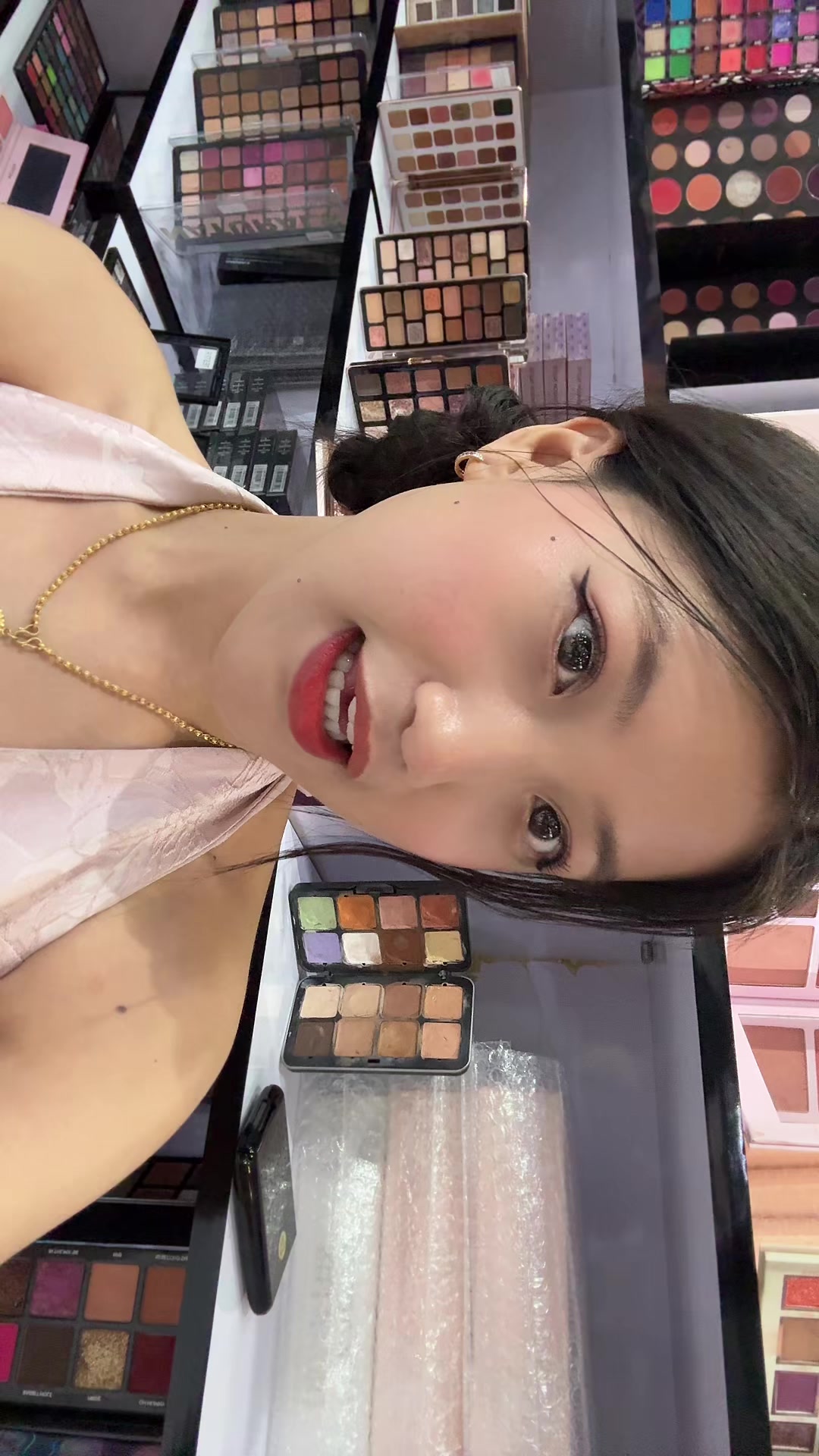 @𝑹𝒐𝒔𝒉𝒏𝒆𝒆🥀