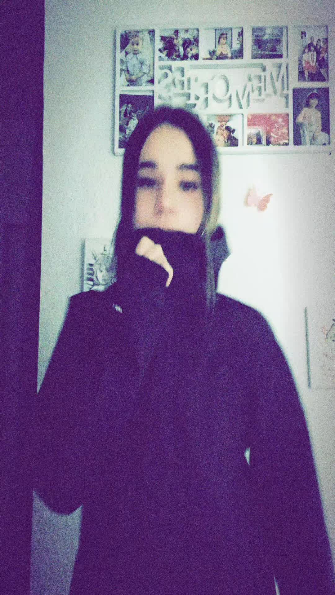 @𝐄𝐦𝐞𝐥𝐲🔵⚪️