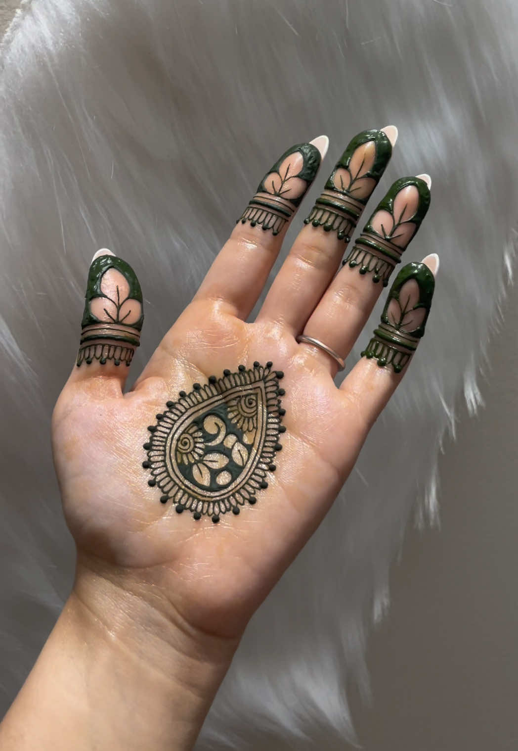 @charmsofmehandi