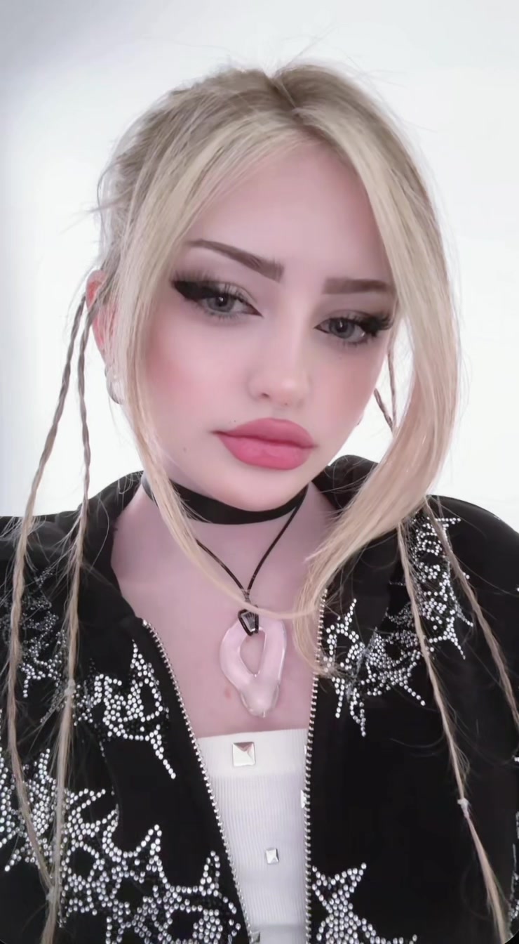 @themadisonreese