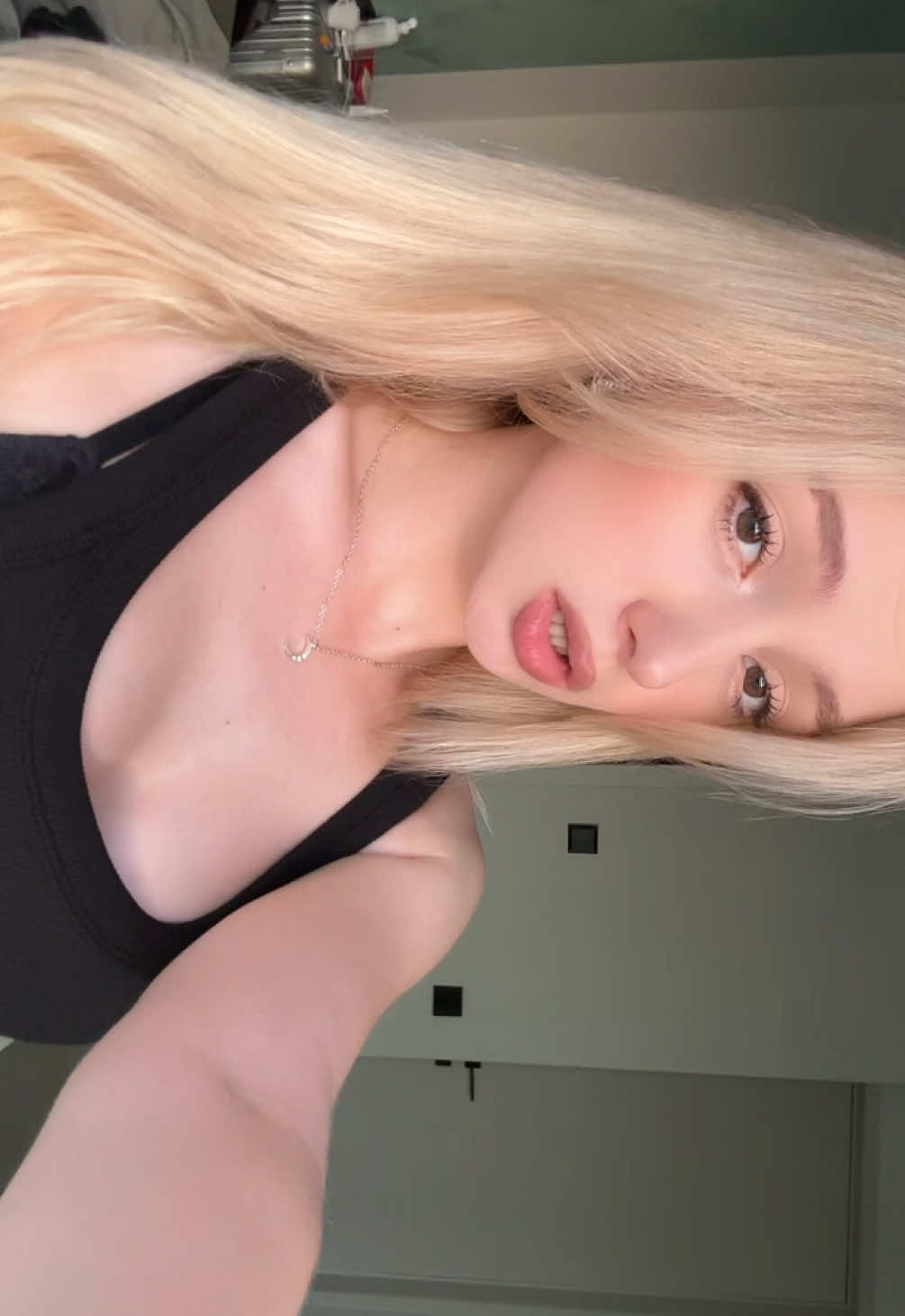 @Виола🧟♀️