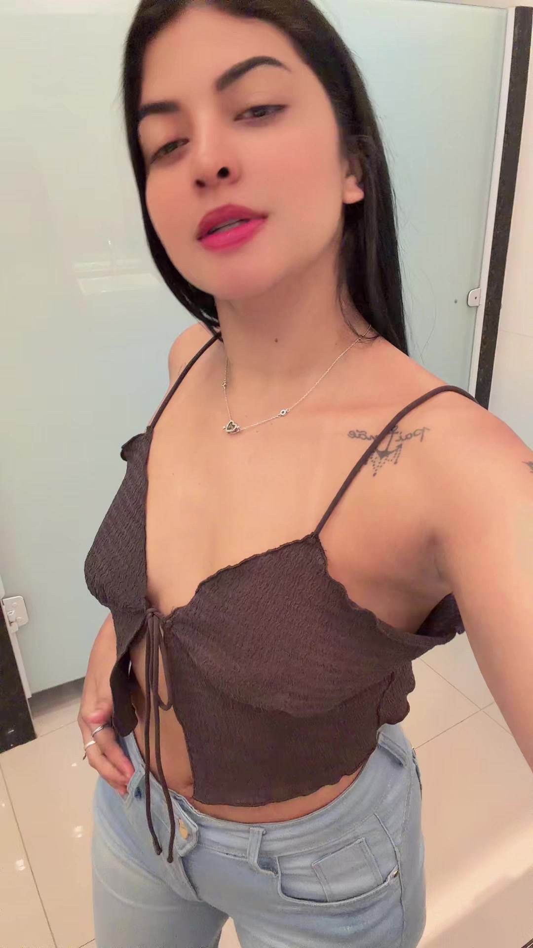 @Bruna Ellem751