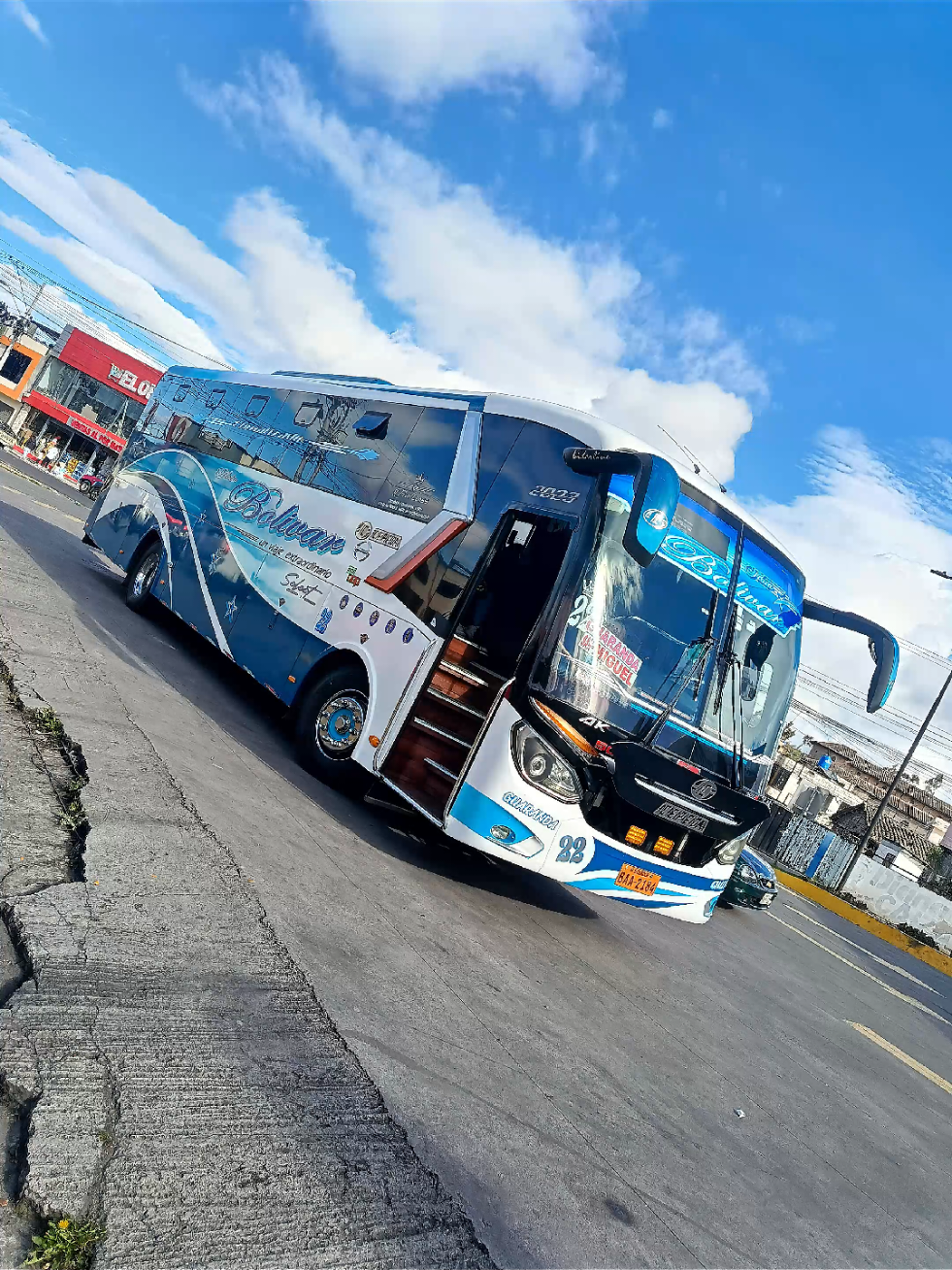 @Alejo_buses