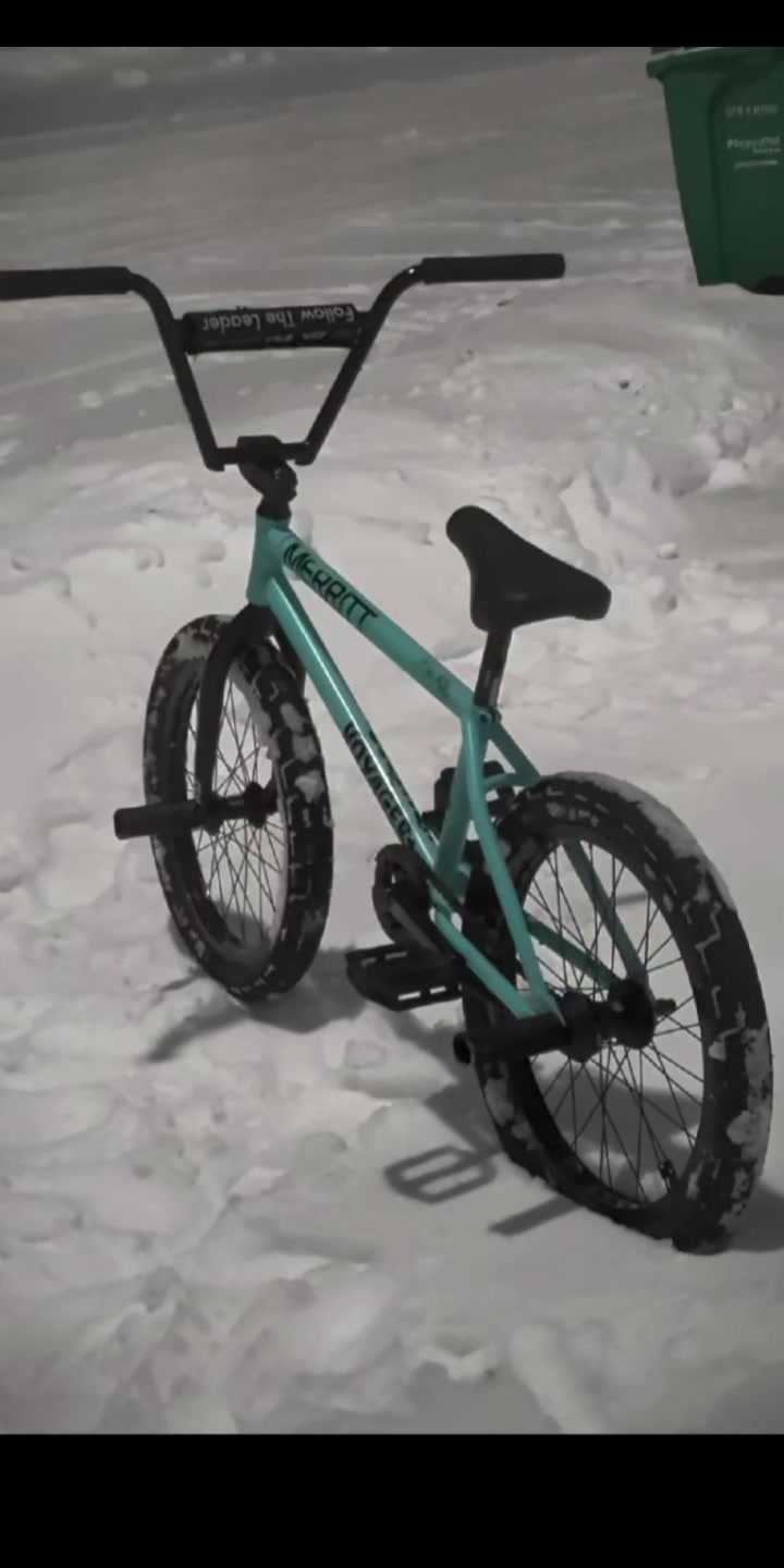 @zee.bmx