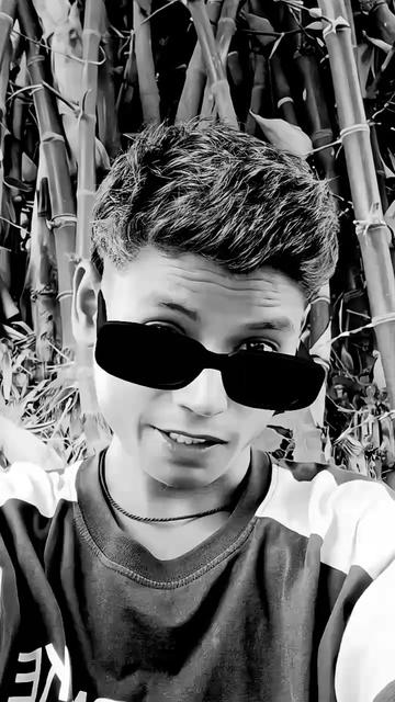 @(•_•)s M O k E R 🧿