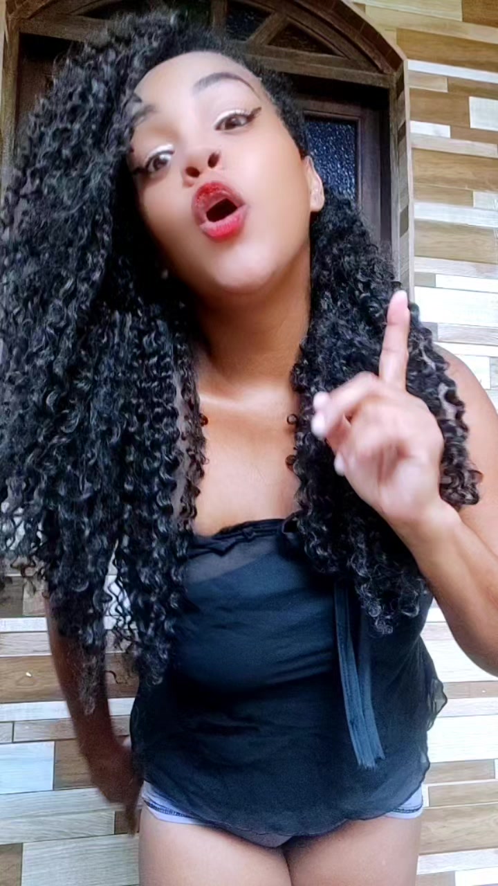 @Lucy a guria do short sexy