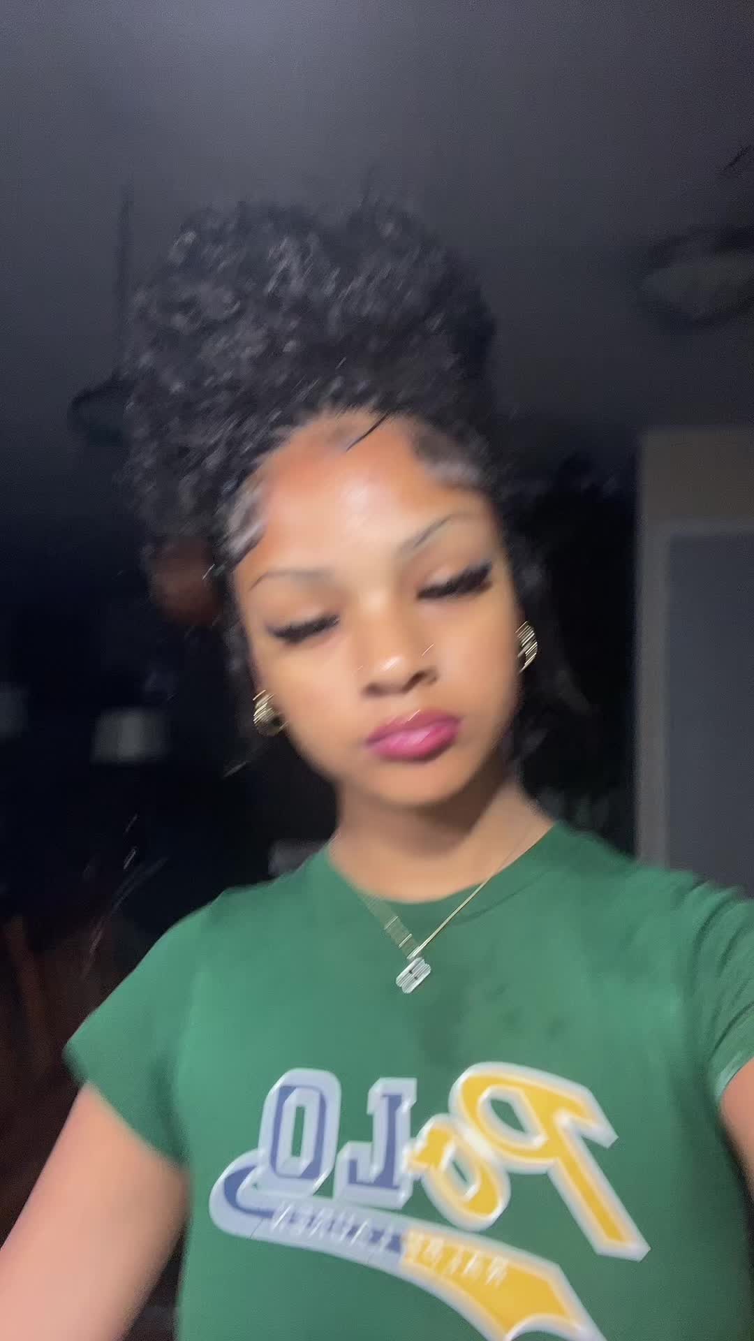 @⃟
