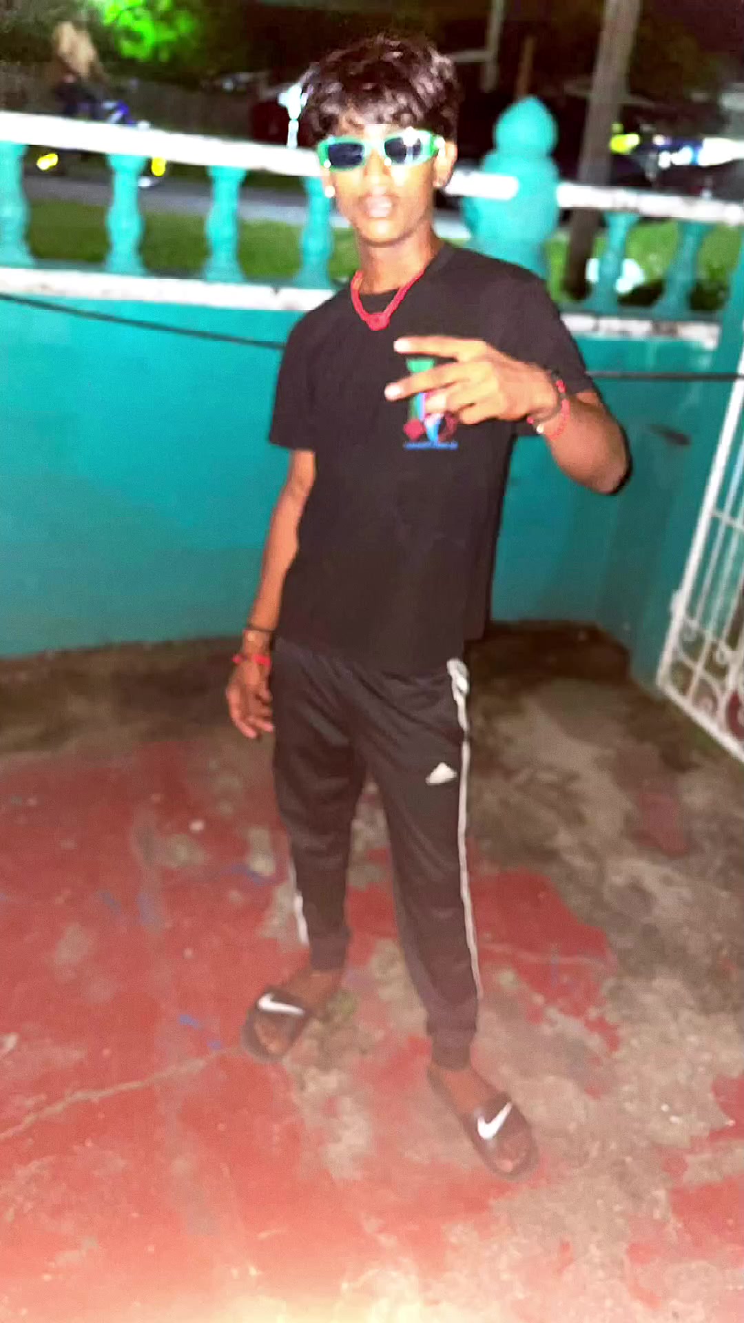 @itz_clinton_