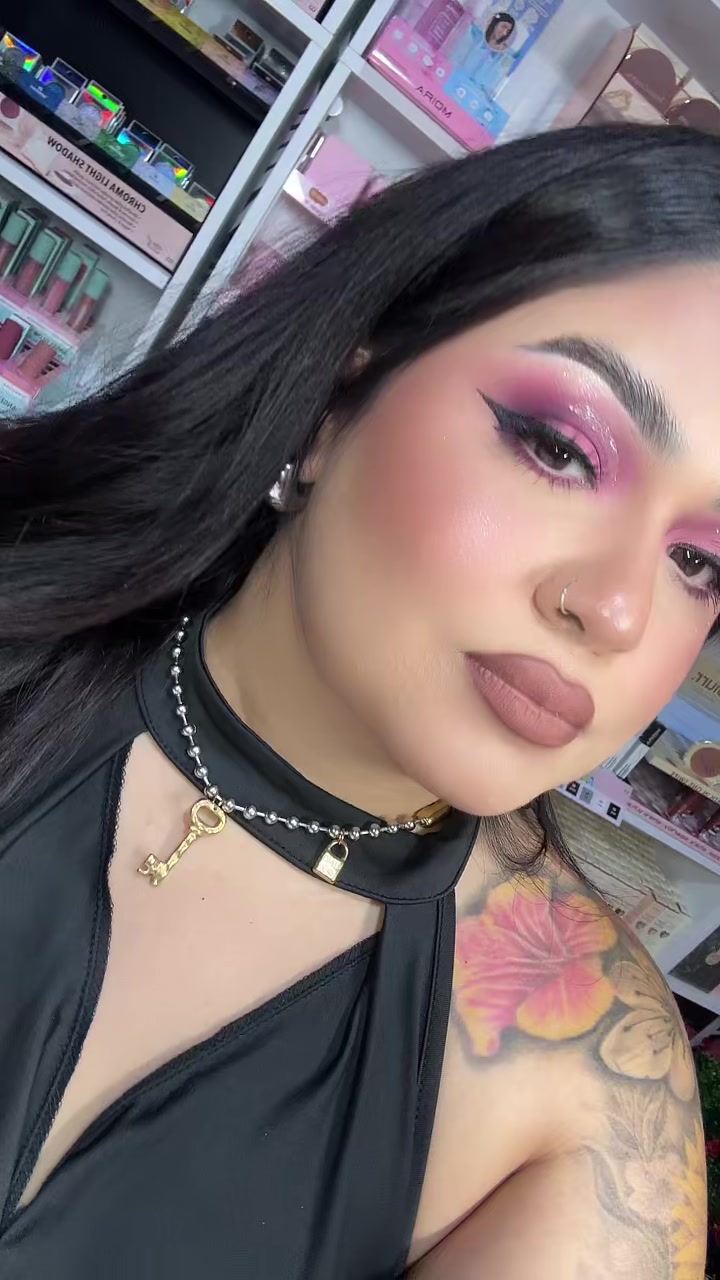 @Curvy beauty