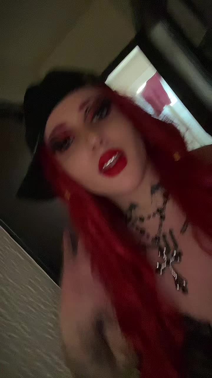 @aly🧛♀️