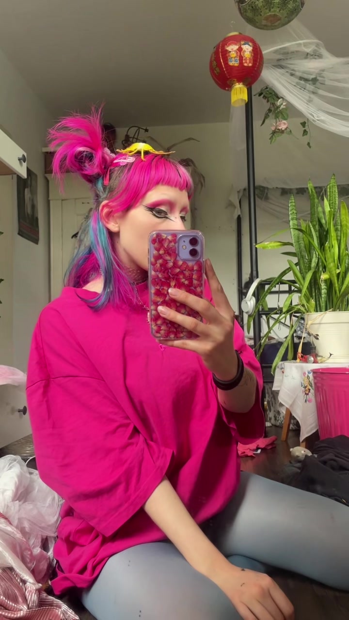 @weirdlywelldressed