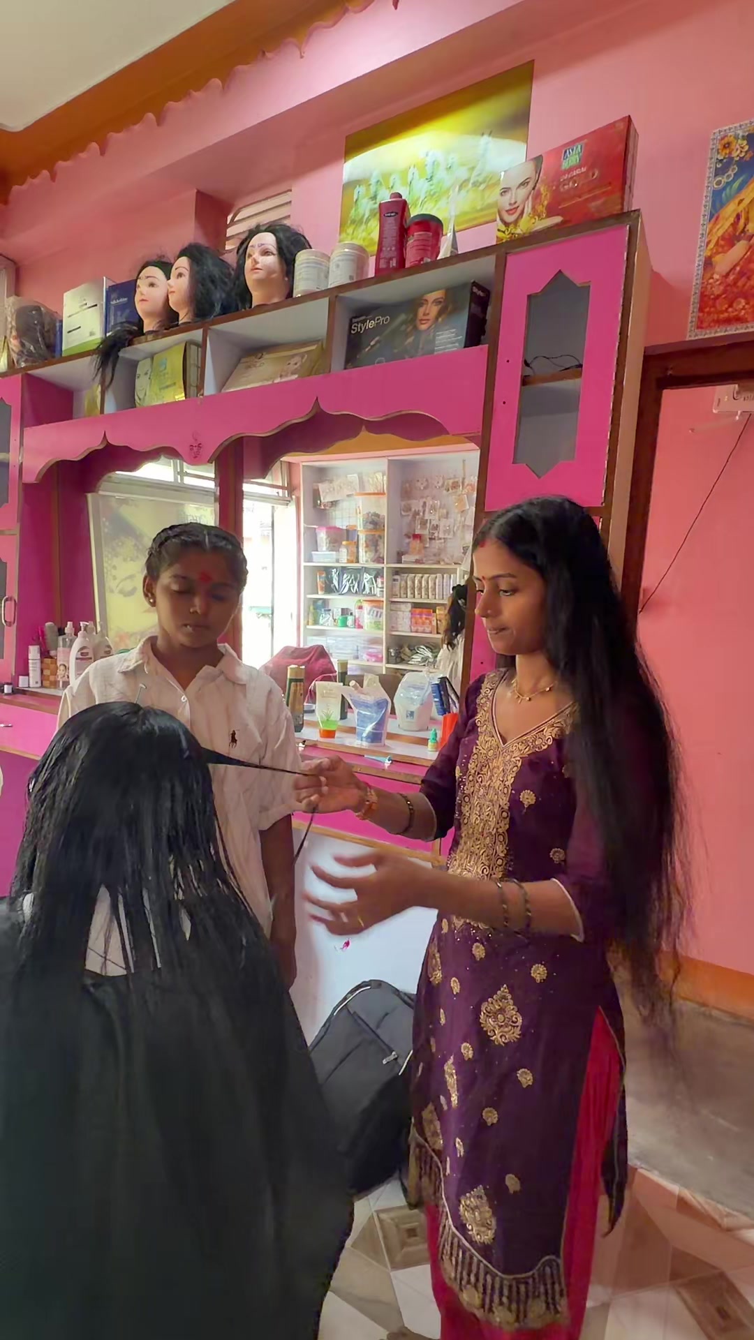 @Niva Beauty Parlour_