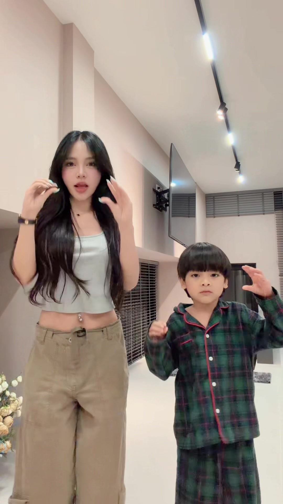 @เน่นุ่นนายเนีย (ชาเน่นะนุ่น)