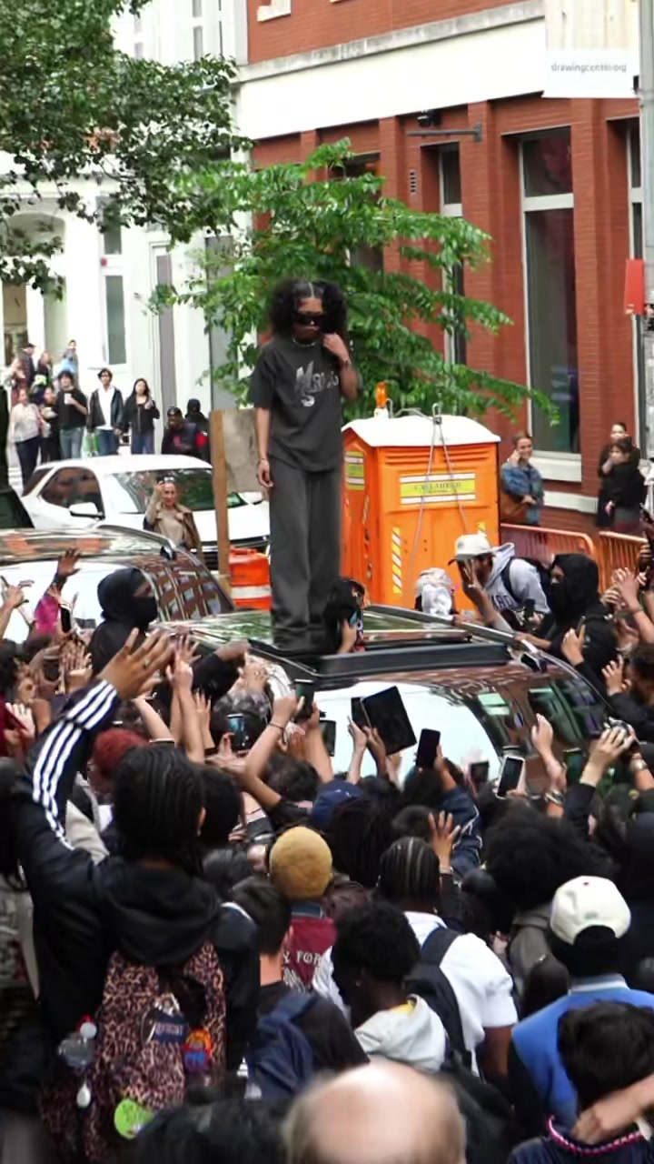 @😼