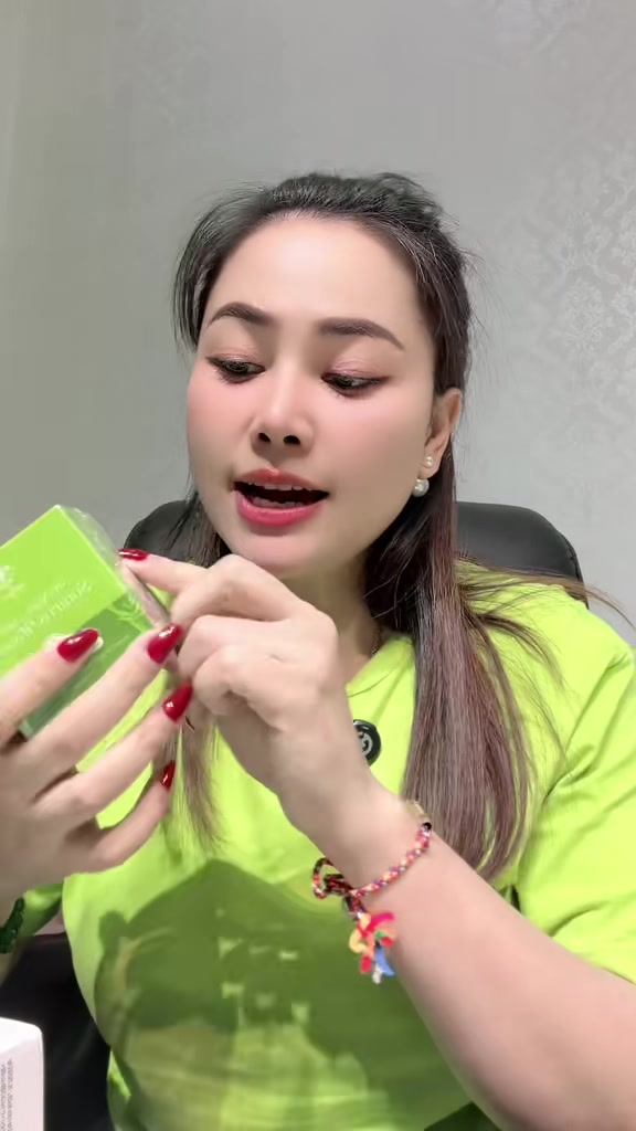 @សម្រស់ ធារ៉ា