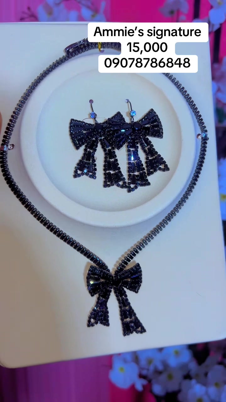 @Ammiesignature jewelry/makeup