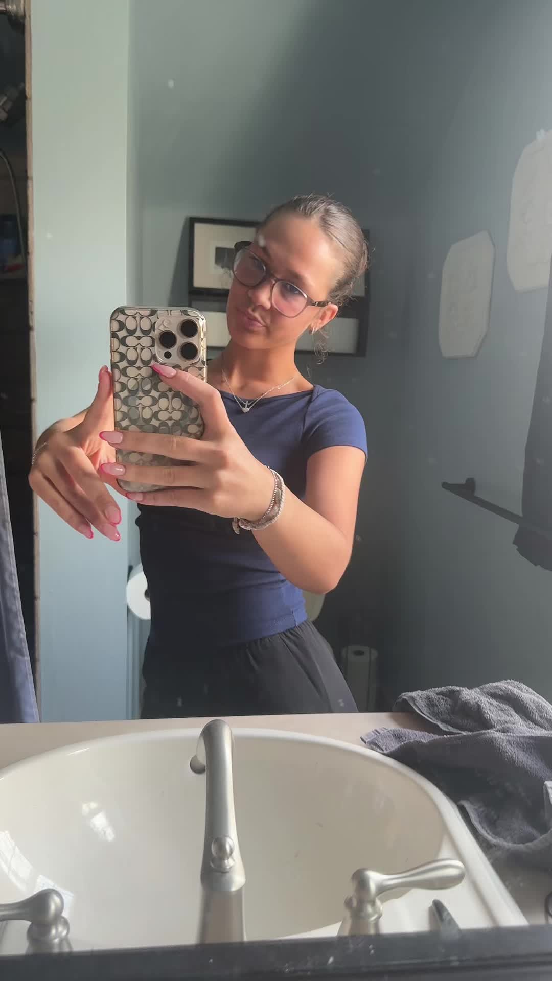 @bellasspams1017