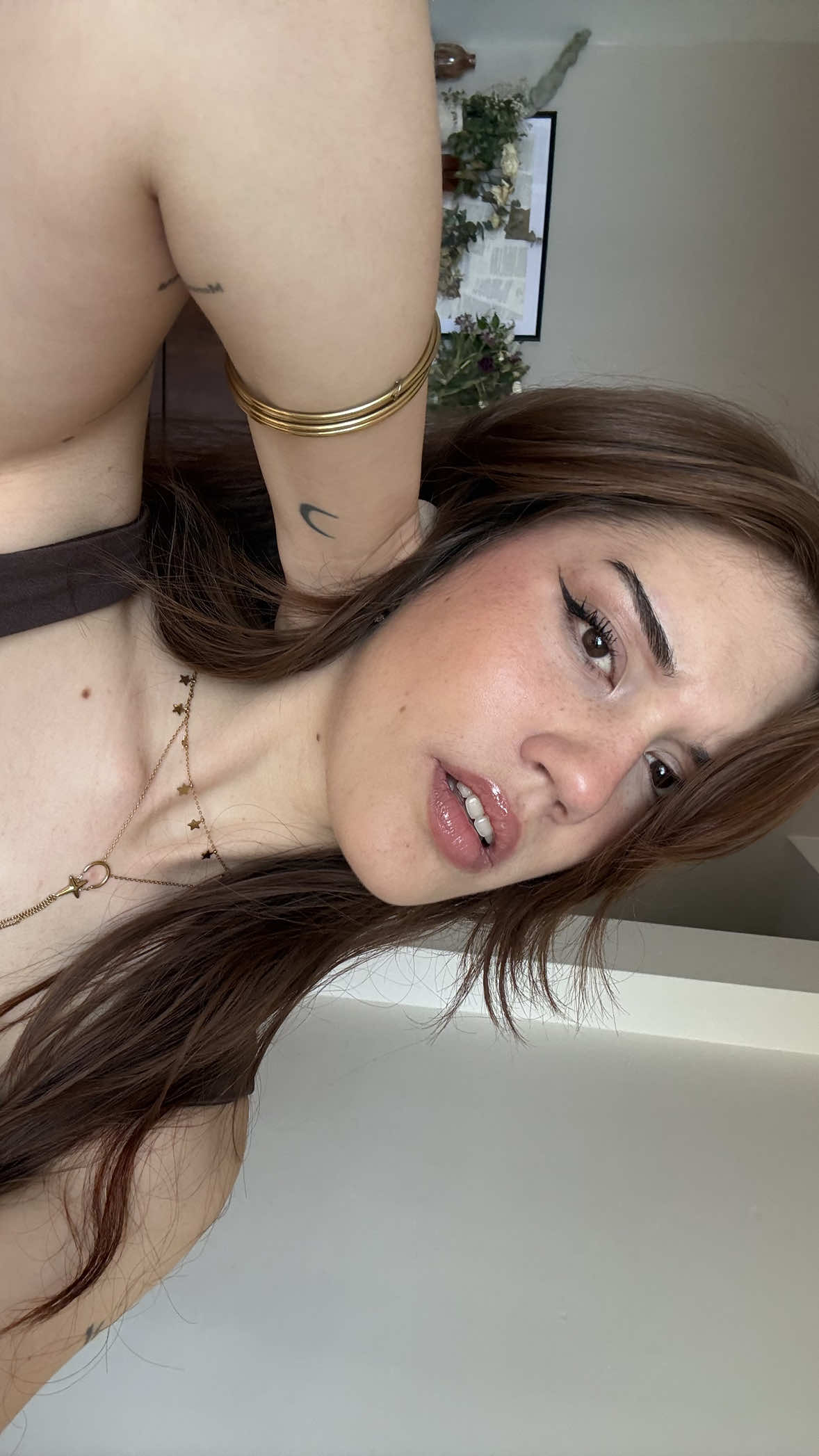 @𝟎𝟐𝐇𝟔𝟒