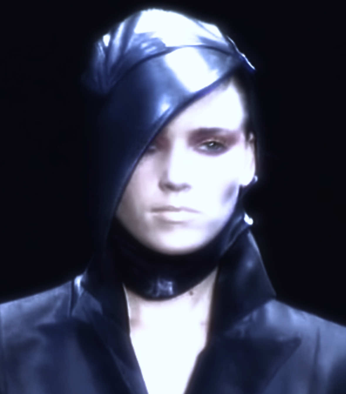 @⃟