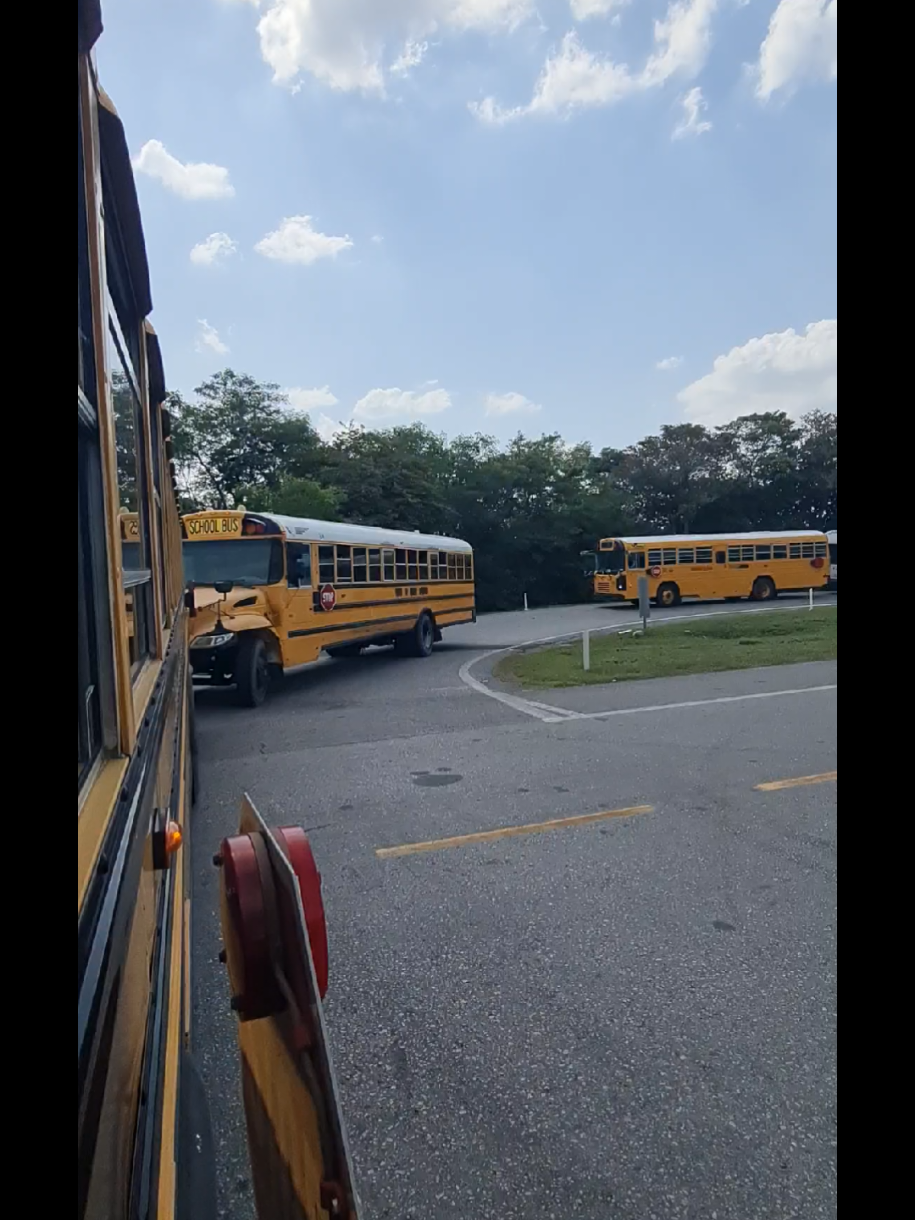 @Giovanni Rivas El de los buses