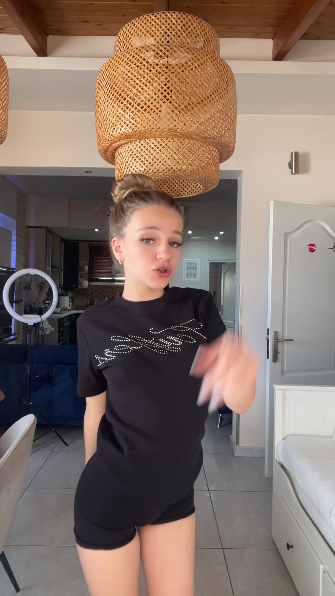 @Bella
