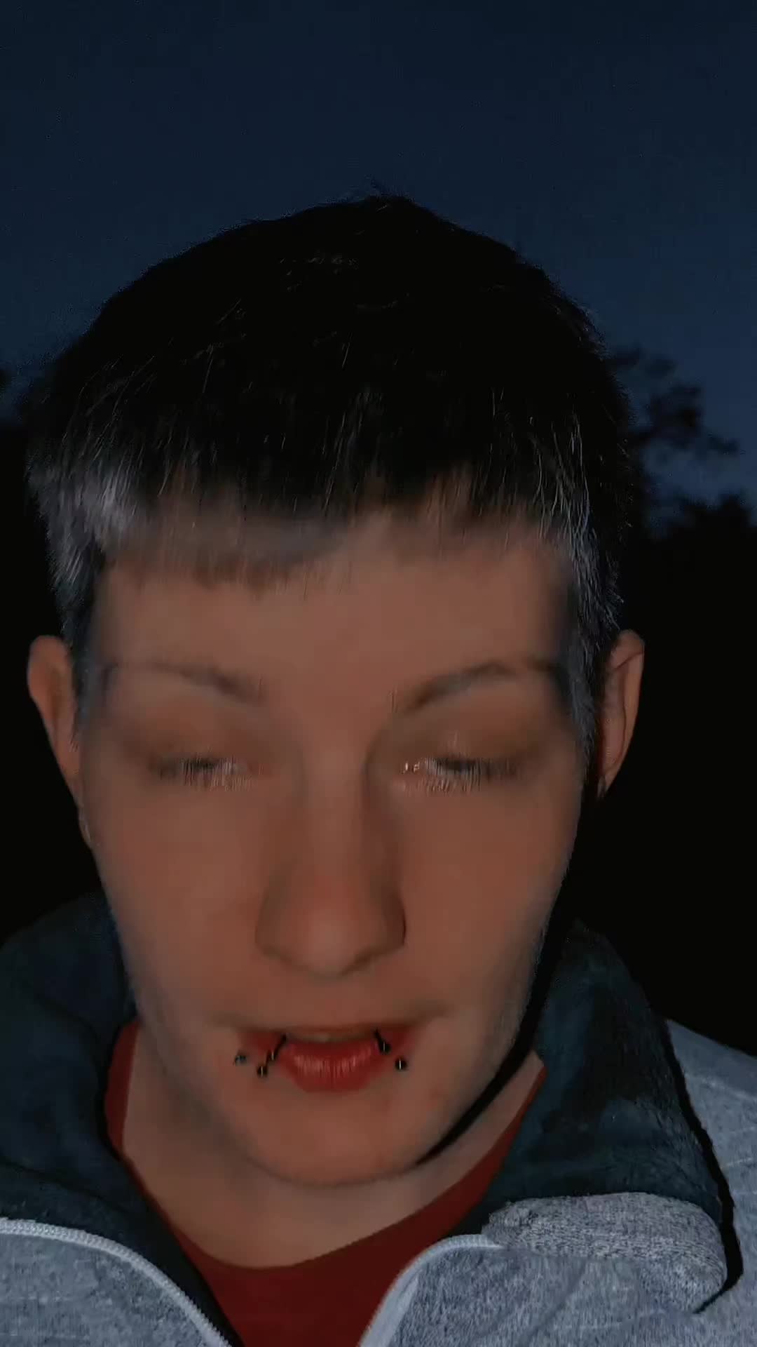 @™