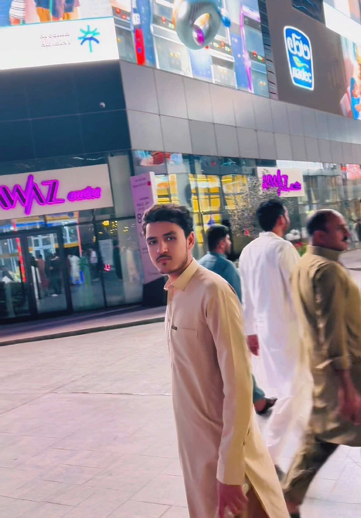 @Waqasoo!🌸