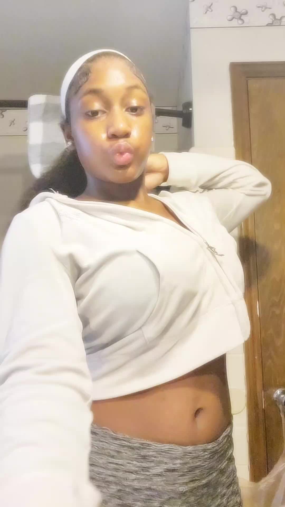 @Exclusive_Arieee