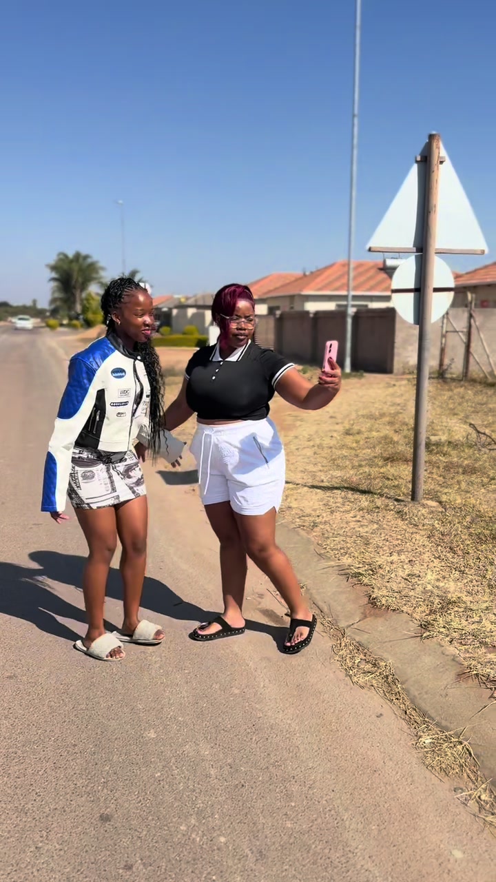 @TINA MODIBA.🌟🍒