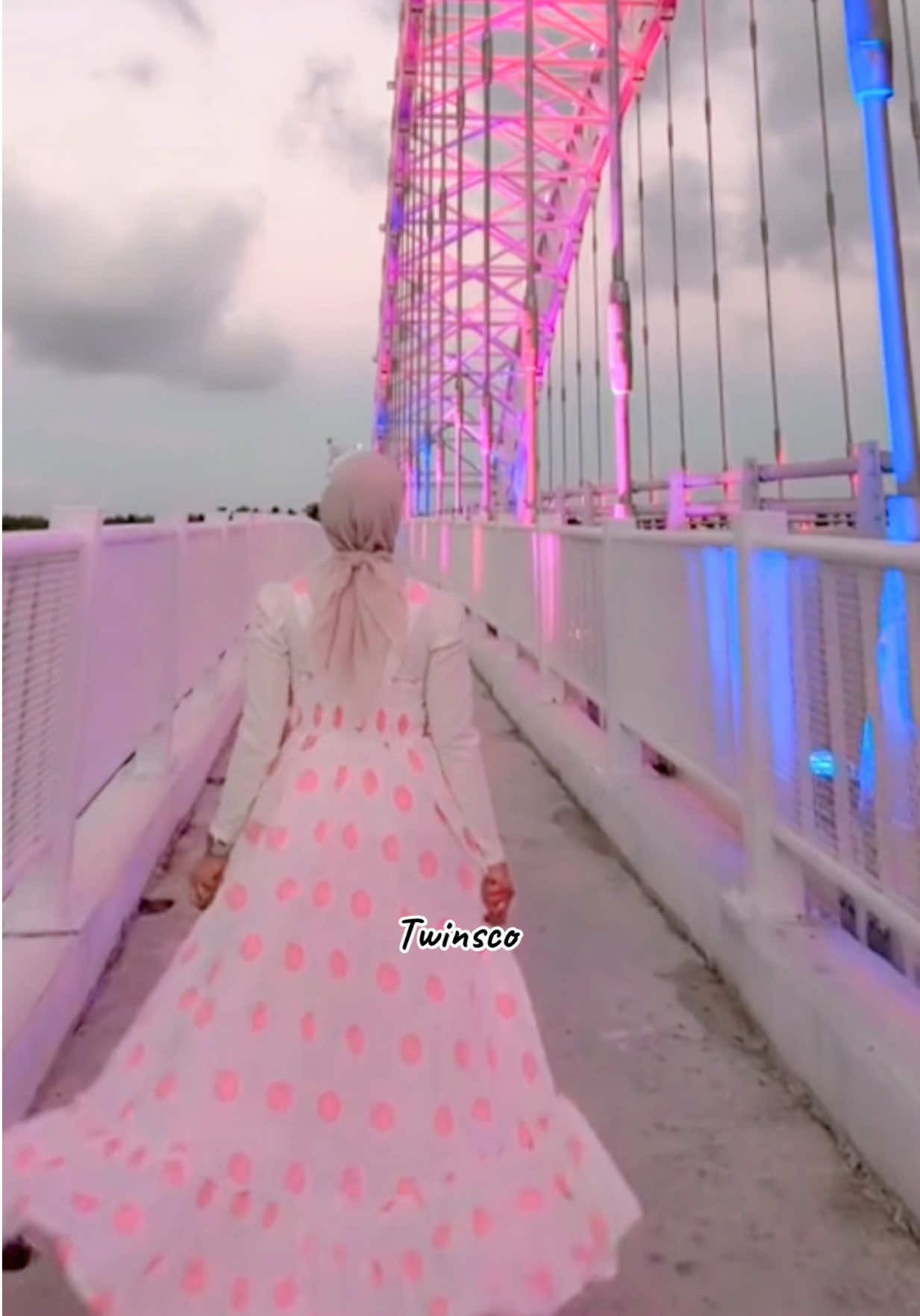 @Twinsco