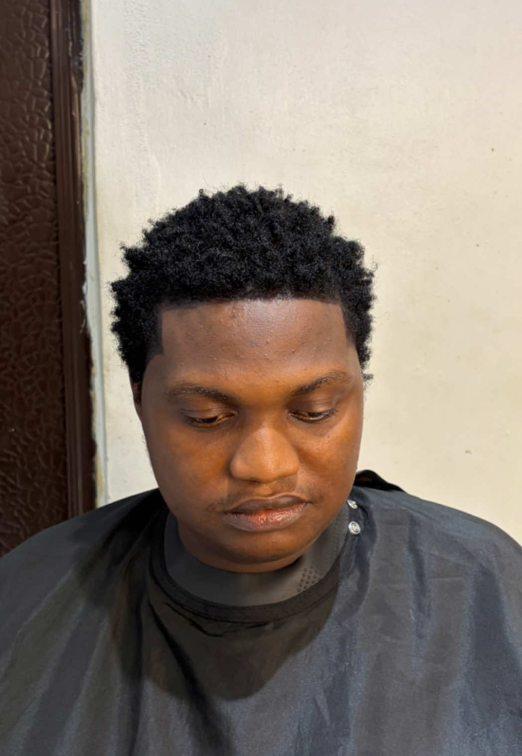 @FEMALE BARBER/LOCTICIAN IN LAG