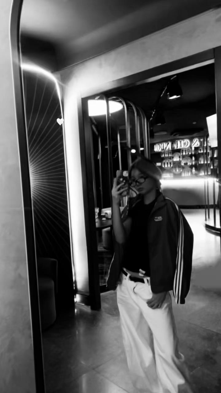@🖤