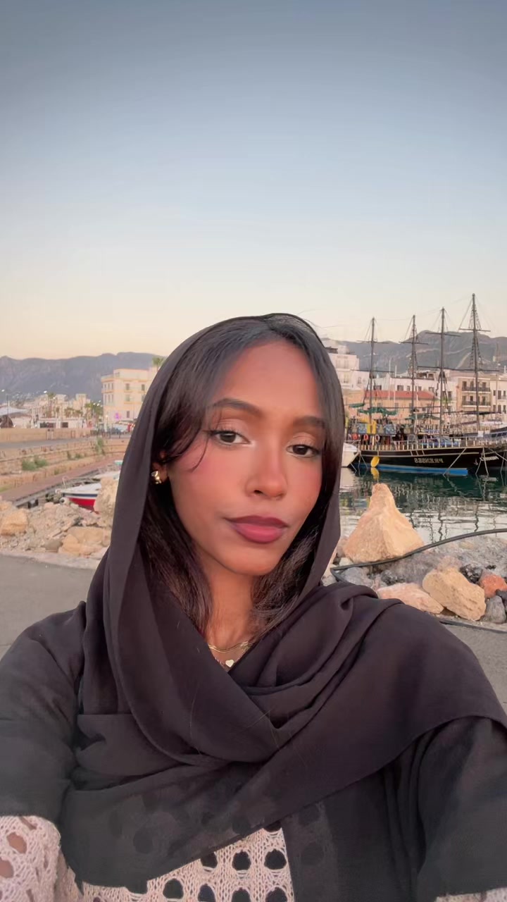 @Fatima🦋